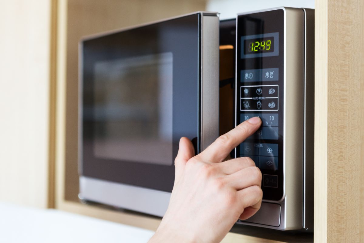 Built-in kitchen microwave